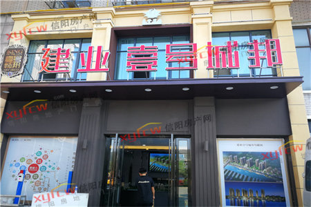 悦城3室2厅1卫65万93m2精装出售